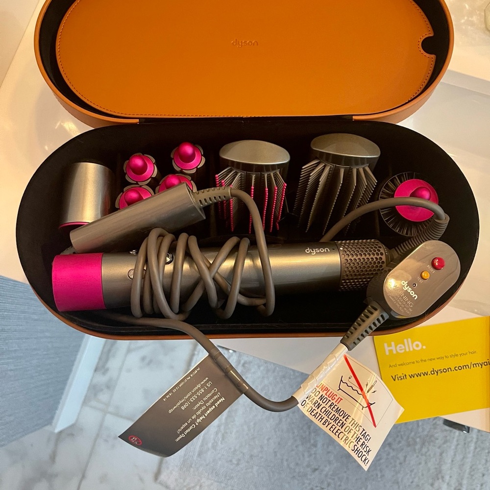 Brand new Dyson Airwrap